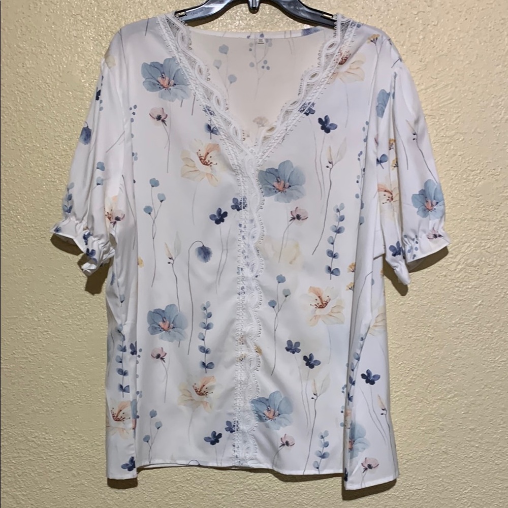 Floral V-Neck Blouse -Top 3XL White Blue Floral Lace Short Sleeve Light Weight